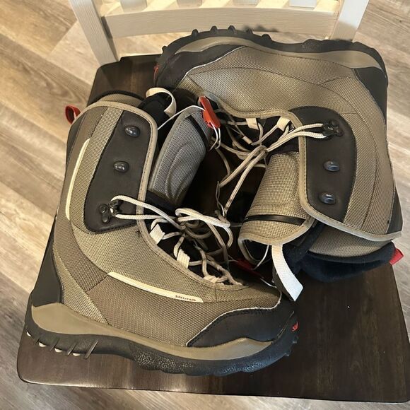 SALOMON ANATOMIC FIT DEFCON SNOWBOARDING BOOTS SIZE US 8.5